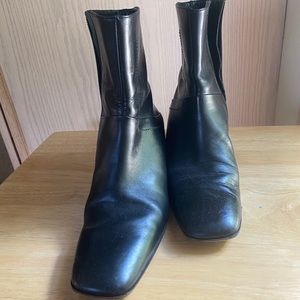 Via Spiga Square toe Leather Booties